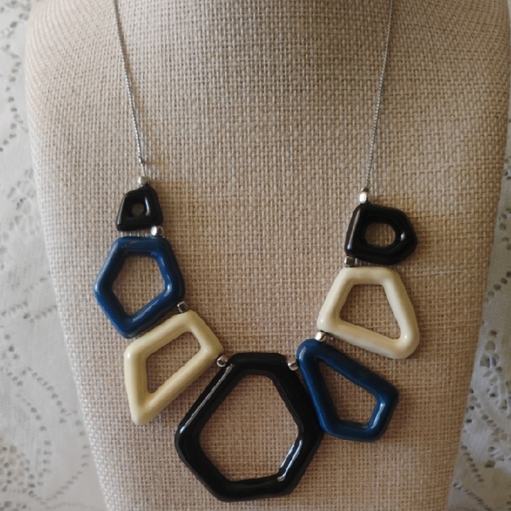 NY VTG Geometric Style necklace